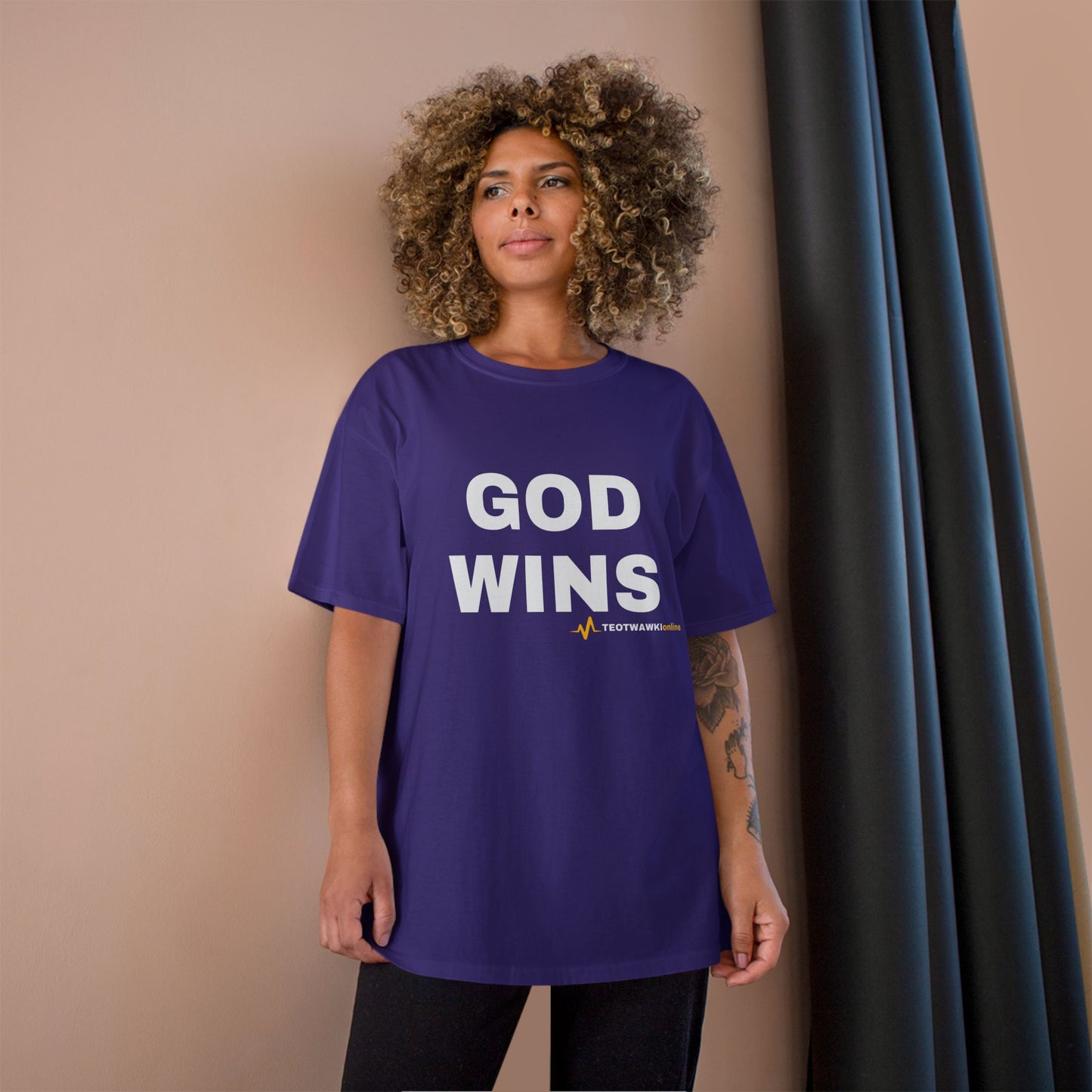 GOD WINS – Champion® T-Shirt