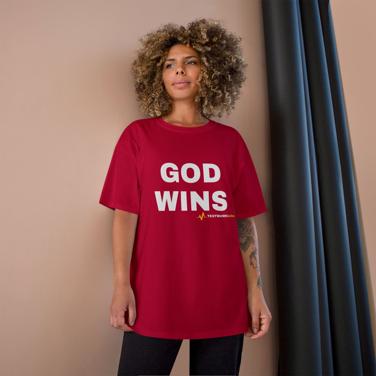 GOD WINS – Champion® T-Shirt