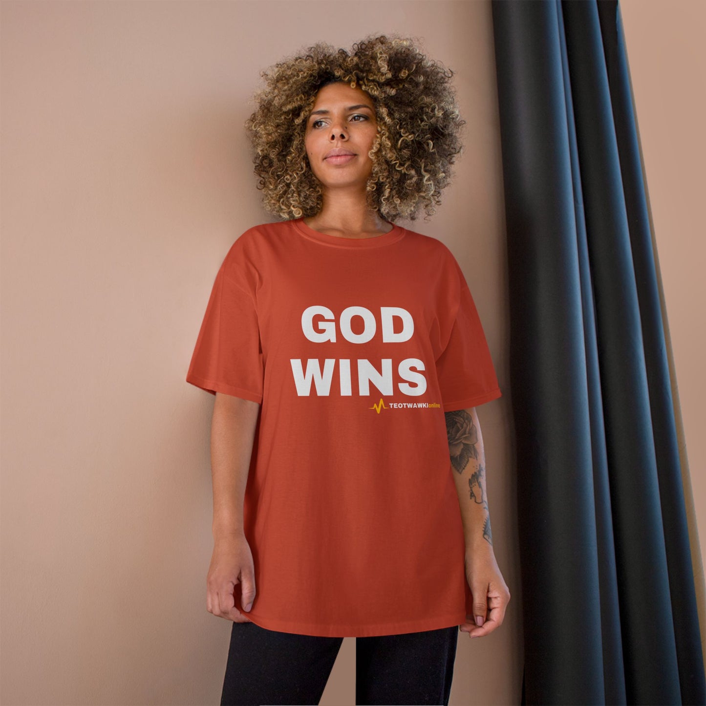 GOD WINS – Champion® T-Shirt