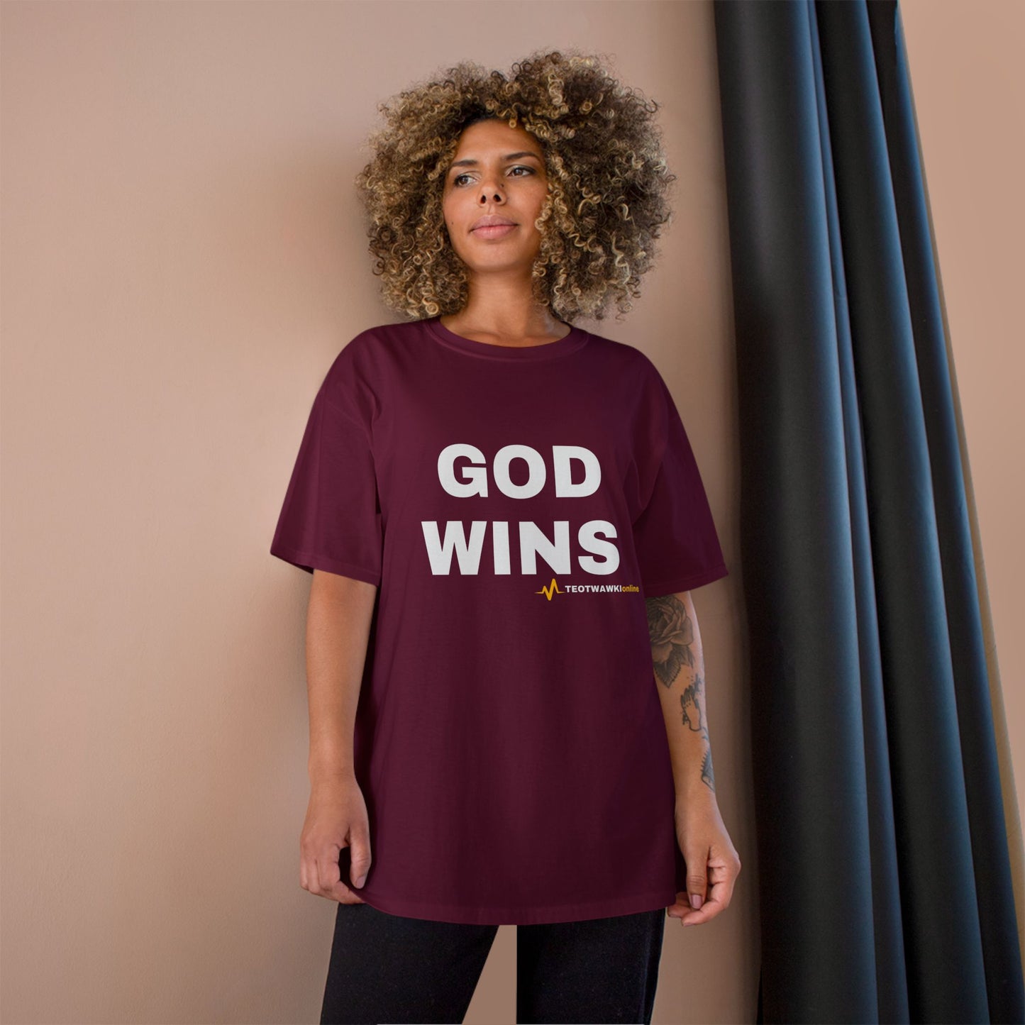 GOD WINS – Champion® T-Shirt