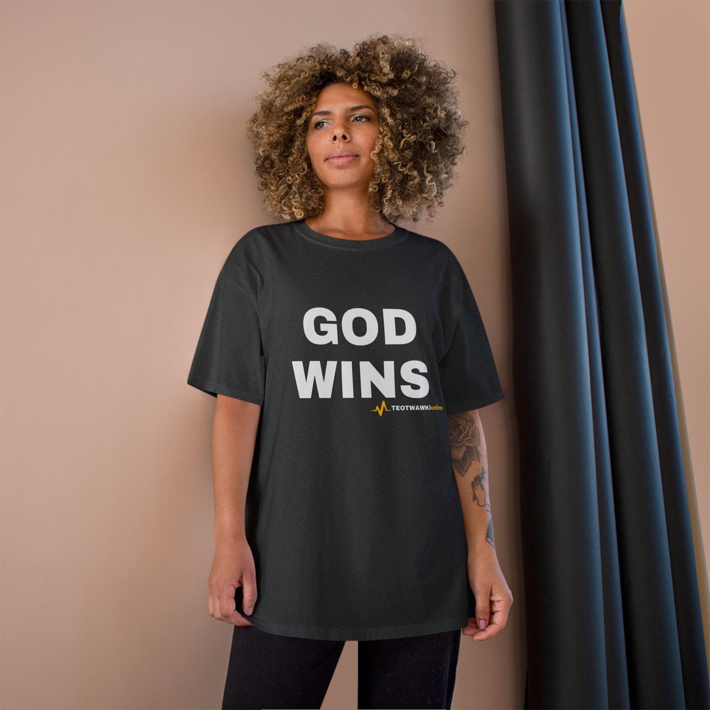 GOD WINS – Champion® T-Shirt