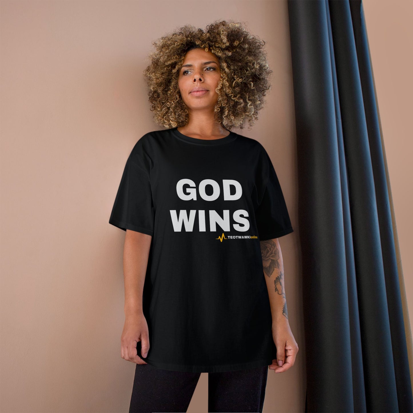 GOD WINS – Champion® T-Shirt