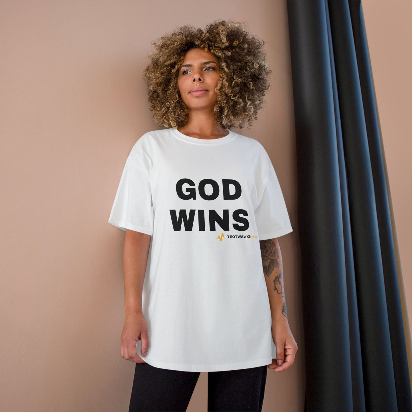 GOD WINS – Champion® T-Shirt